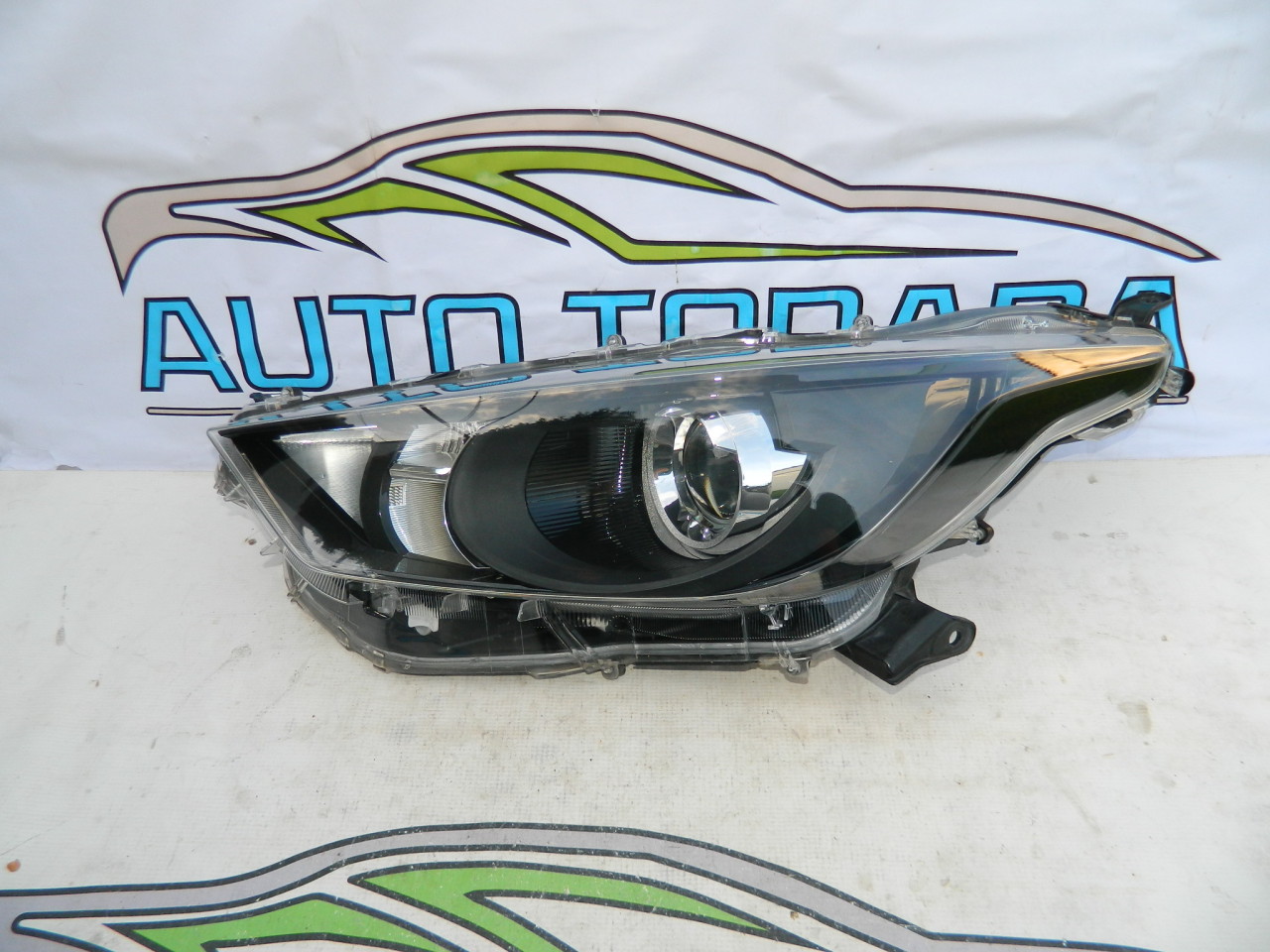 Far stânga halogen Toyota Yaris model 2020-2024