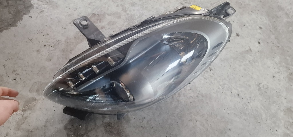 Far Stanga Alfa Romeo Giulietta Xenon