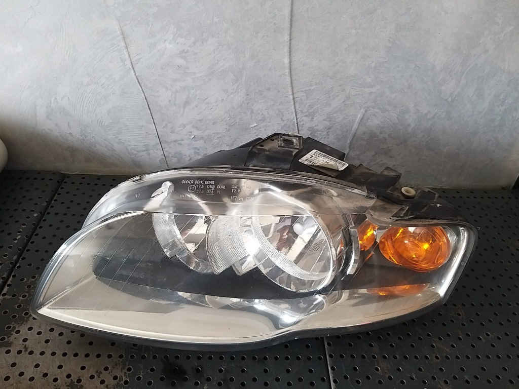 Far stanga audi a4 b7 8e 0301219601 8e0941003ak