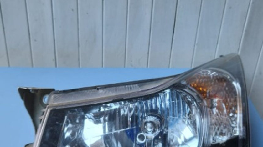 Far stanga Chevrolet Cruze 1.7 D LUD 2012