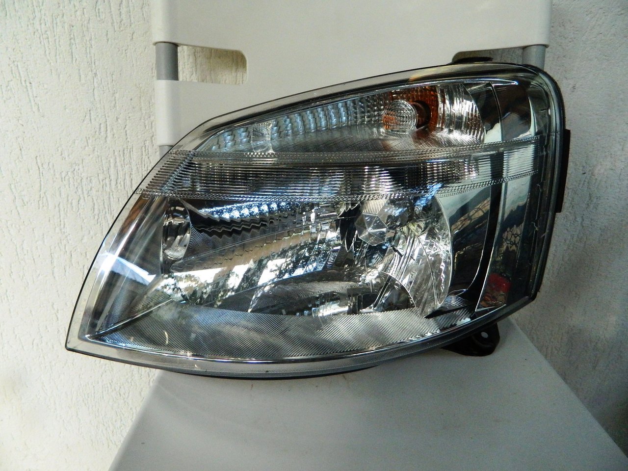 Far stanga Citroen Berlingo model 2003 cod 9644150980