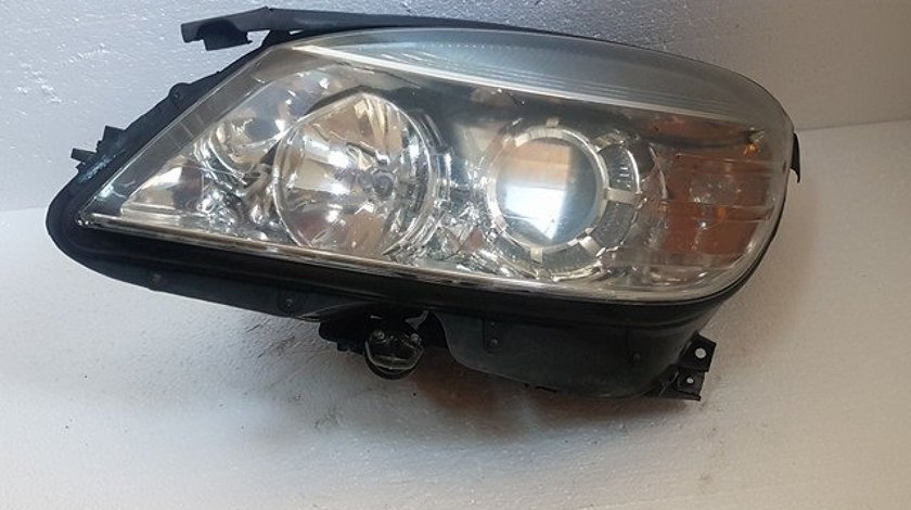 Far stanga cod a2048208561 mercedes benz c-classe w204