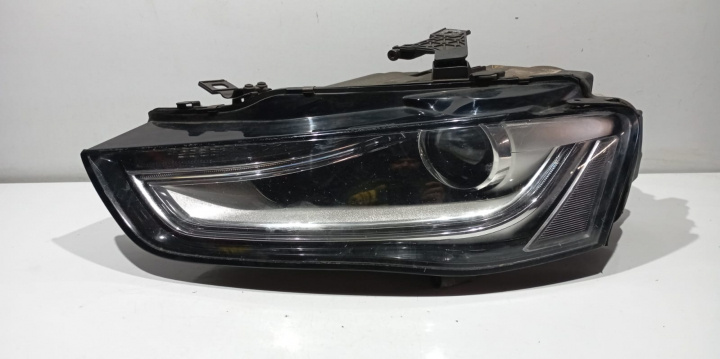 Far stanga complet xenon ( mic defect ) 8K0941005D Audi A4 B8/8K [facelift] [2011 - 2016]
