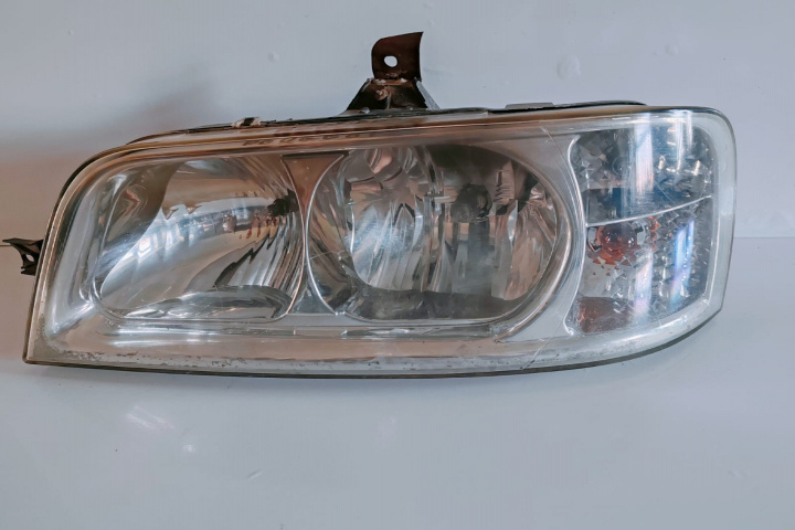 Far Stanga cu clama rupta Peugeot Boxer
