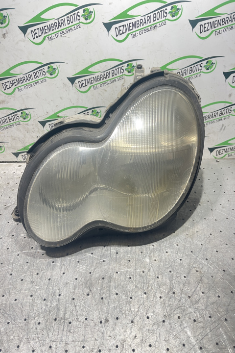 Far stanga cu defect 0 301 166 301 Mercedes-Benz C-Class W203/S203/CL203 [2000 - 2004] Sedan 4-usi C220 CDI MT (143 hp)