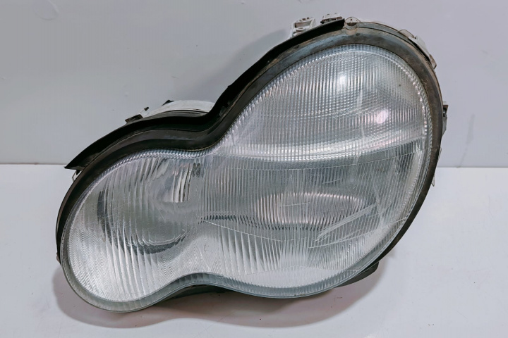 Far stanga cu defect A2038201161 Mercedes-Benz C-Class W203/S203/CL203 [2000 - 2004]