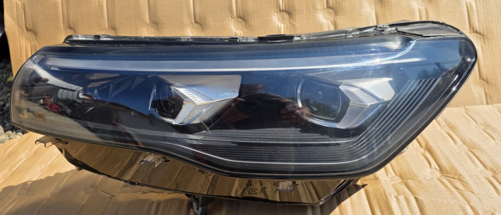 Far stanga cu defect Full LED IQ LIGHT VW Tiguan 3 2024 2025