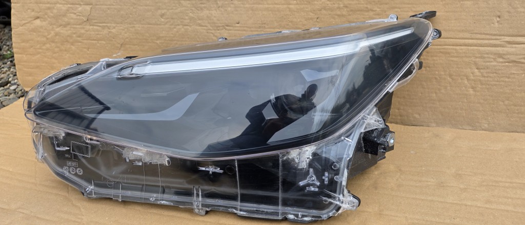 Far Stanga cu defect Toyota Yaris Cross 2020 2021 2022 2023