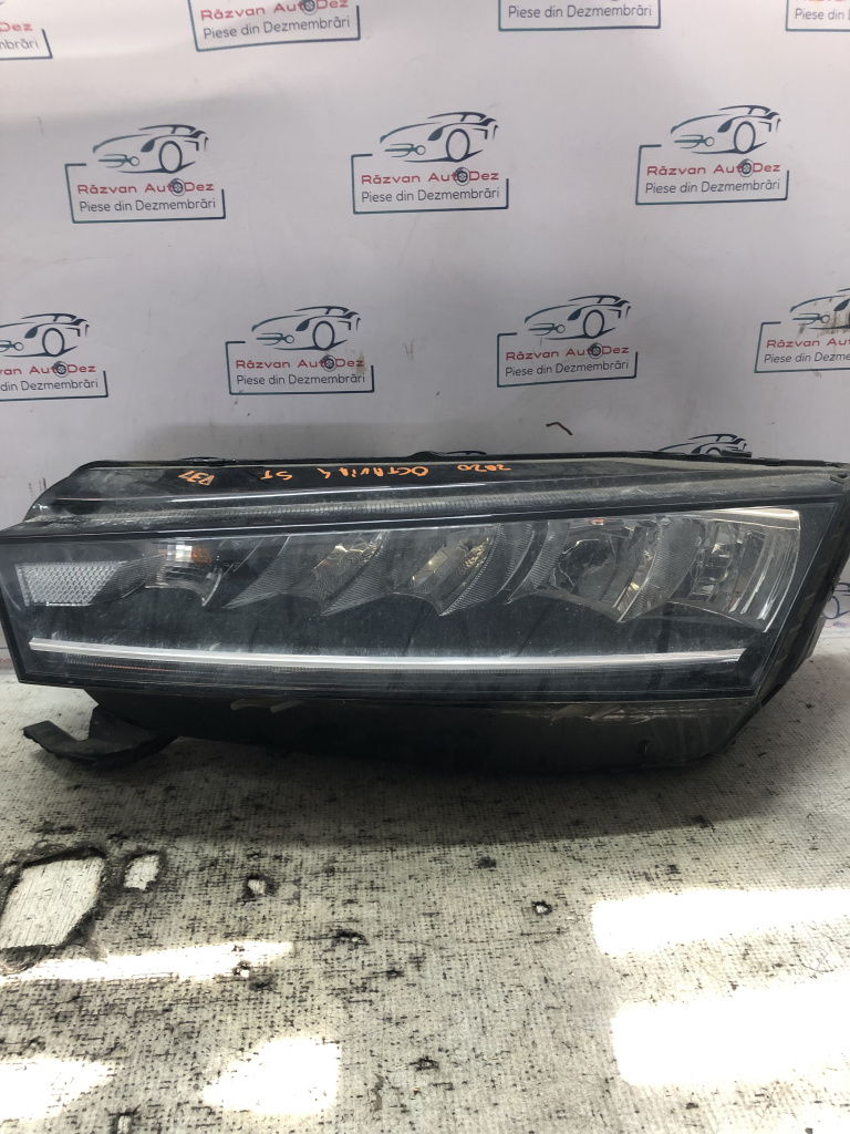 Far stanga cu led Skoda Octavia 4 2020