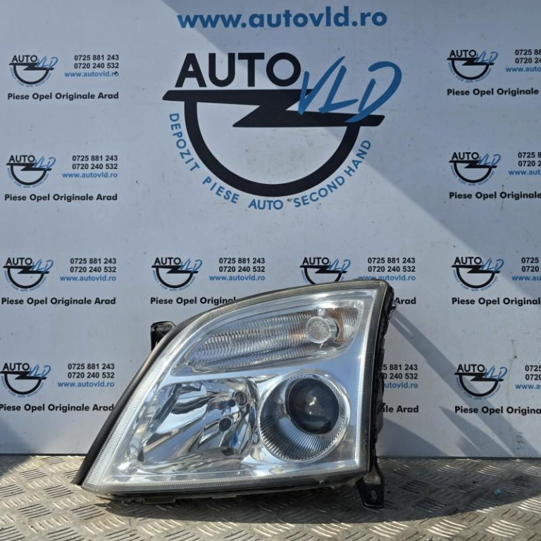 Far stanga cu lupa Opel Vectra C 2002-2005
