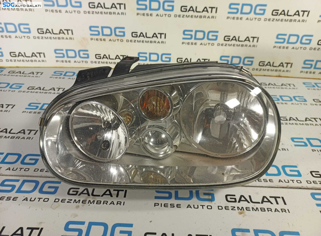 Far Stanga cu Lupa si Proiector Europa FARA Xenon Volkswagen Golf 4 - 1998 - 2005 Cod 1J1941017K [L1098]