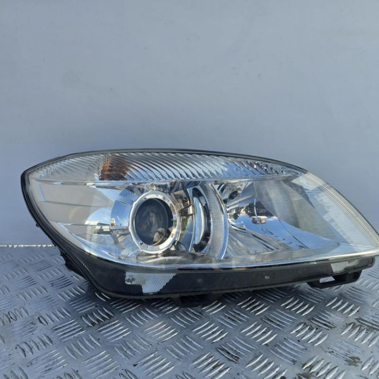 Far stanga cu lupa Skoda Fabia 2 2006-2010
