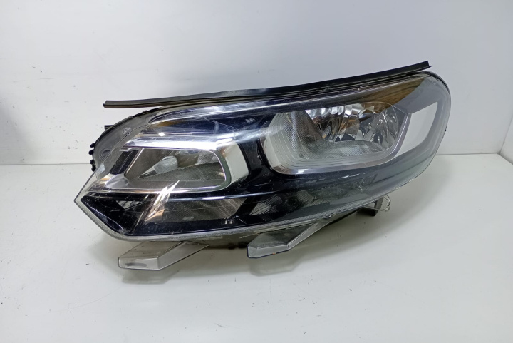 Far stanga defect cu sticla intacta 9808567780 Citroen Jumpy