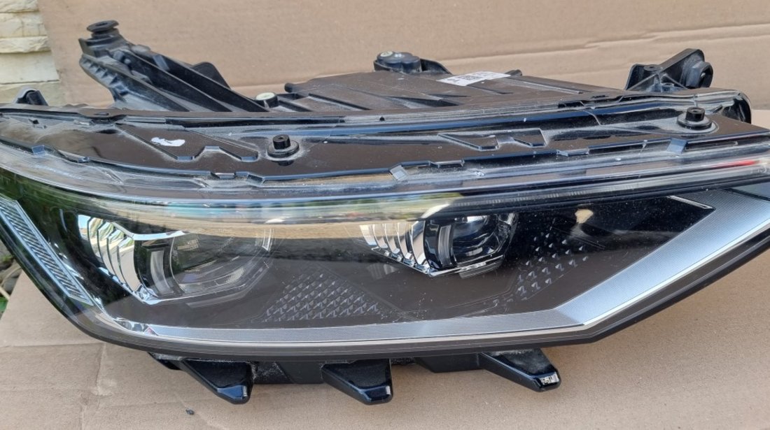 Far stanga dreapta Full LED IQ Light Vw Passat B8 Facelift 2019 2020