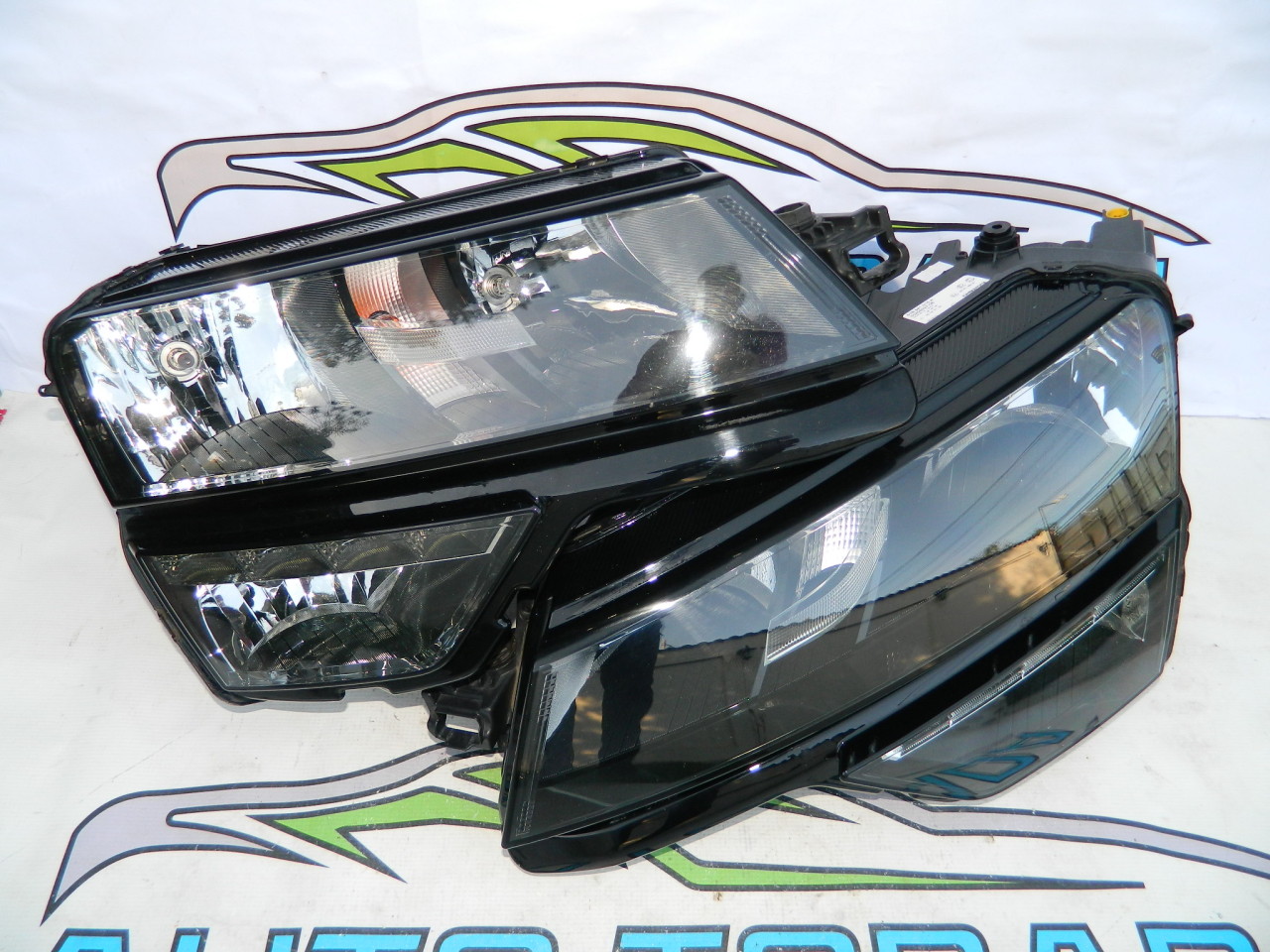 Far stanga dreapta halogen Skoda Karoq model 2020 cod 57B941016A,57B941016A