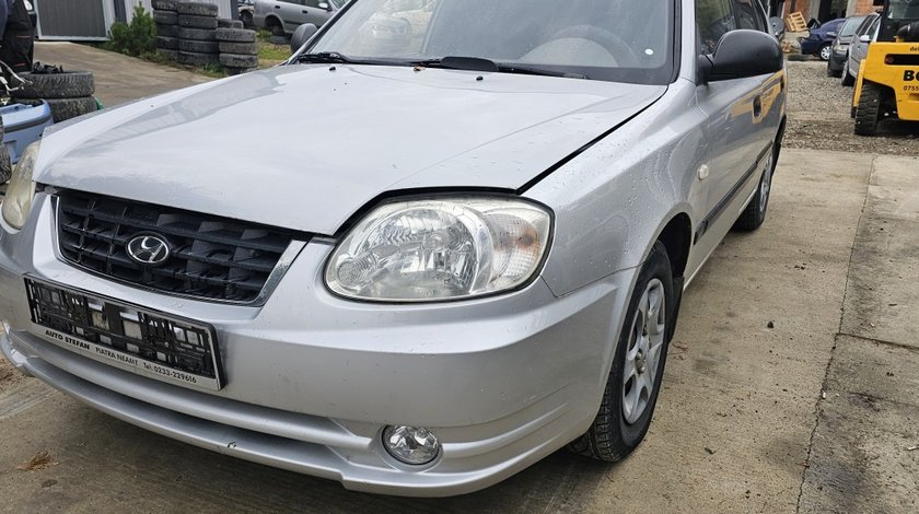 Far stanga / dreapta Hyundai Accent 2004 2005