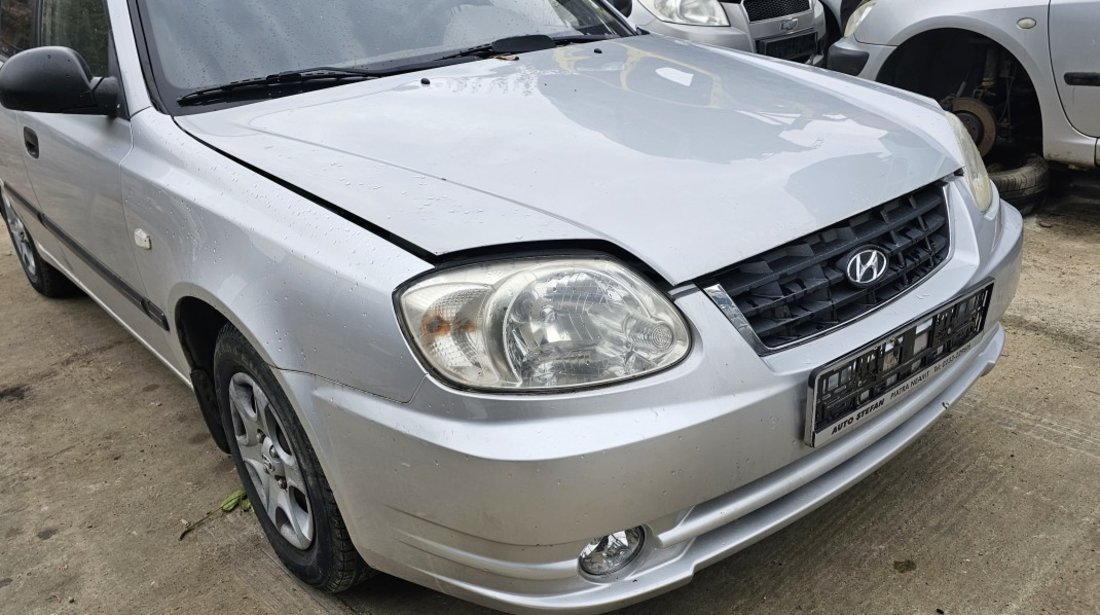 Far stanga / dreapta Hyundai Accent 2004 2005