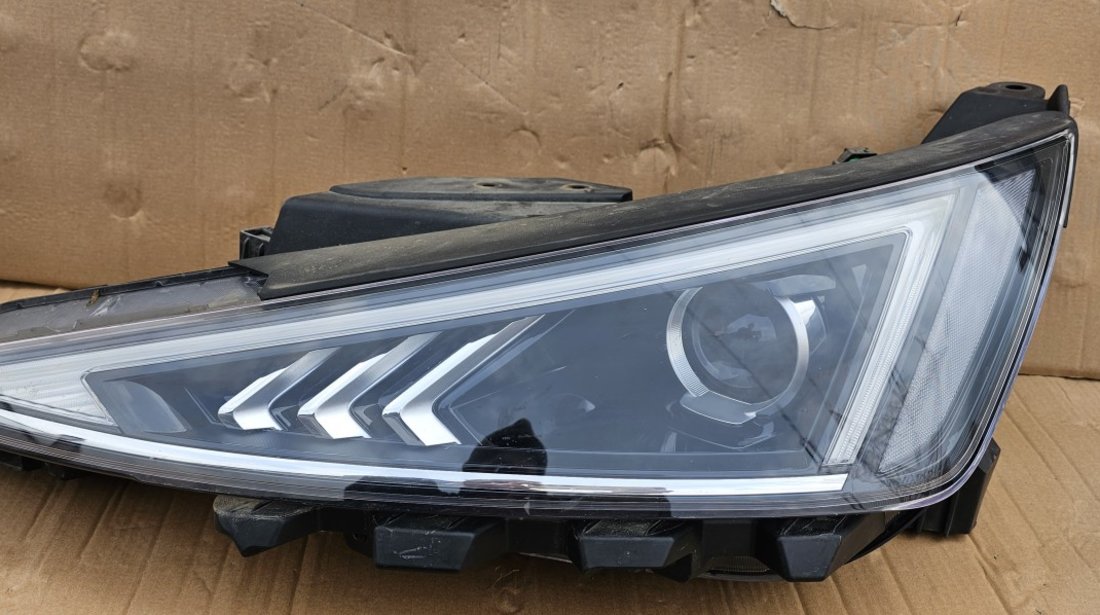 Far stanga / dreapta LED halogen Hyundai Elantra 2019 2020 2021