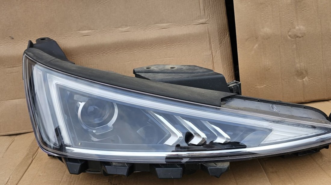 Far stanga / dreapta LED halogen Hyundai Elantra 2019 2020 2021