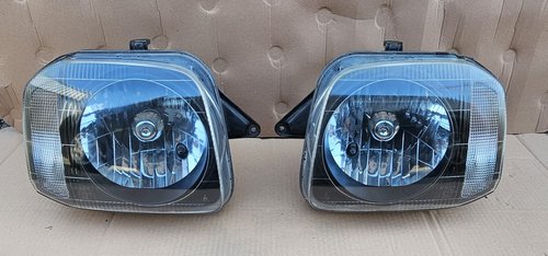 Far stanga / dreapta Suzuki Jimny 2000 2001 2002 2003 2004 2005 2006
