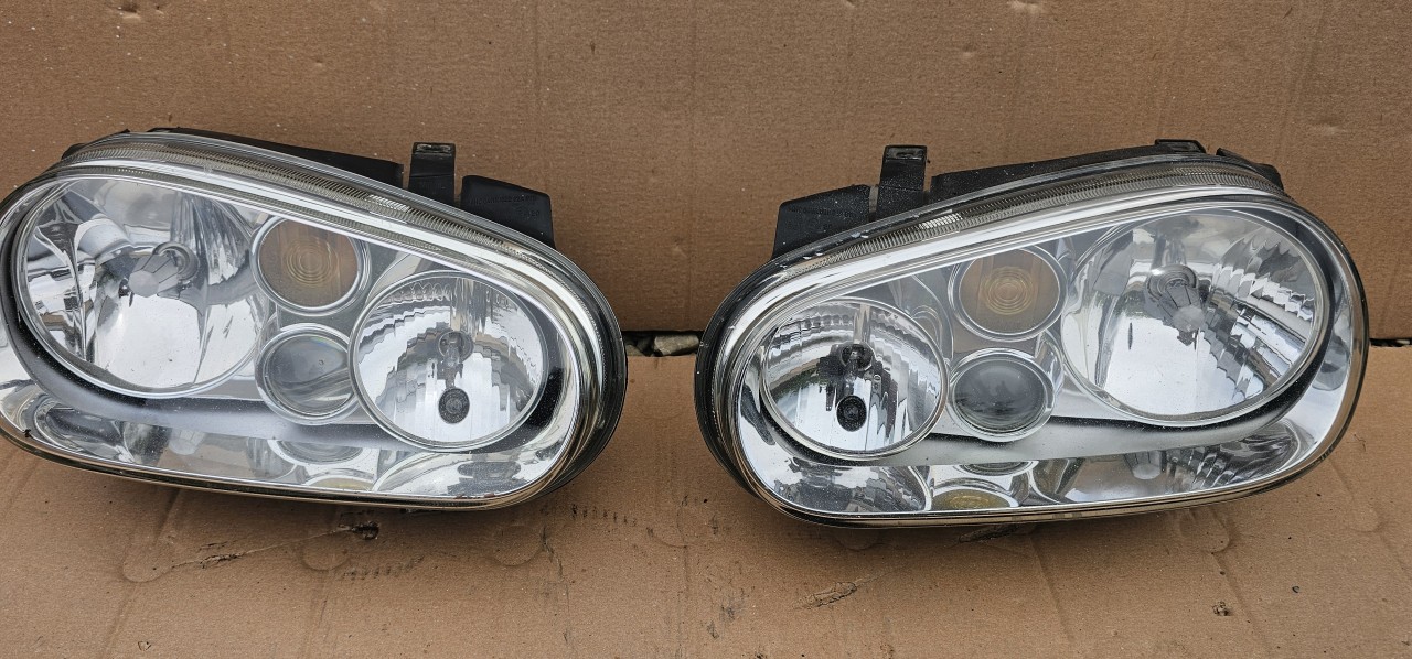 Far stanga / dreapta Vw Golf 4 2000 2001 / 2002 / 2003 2004