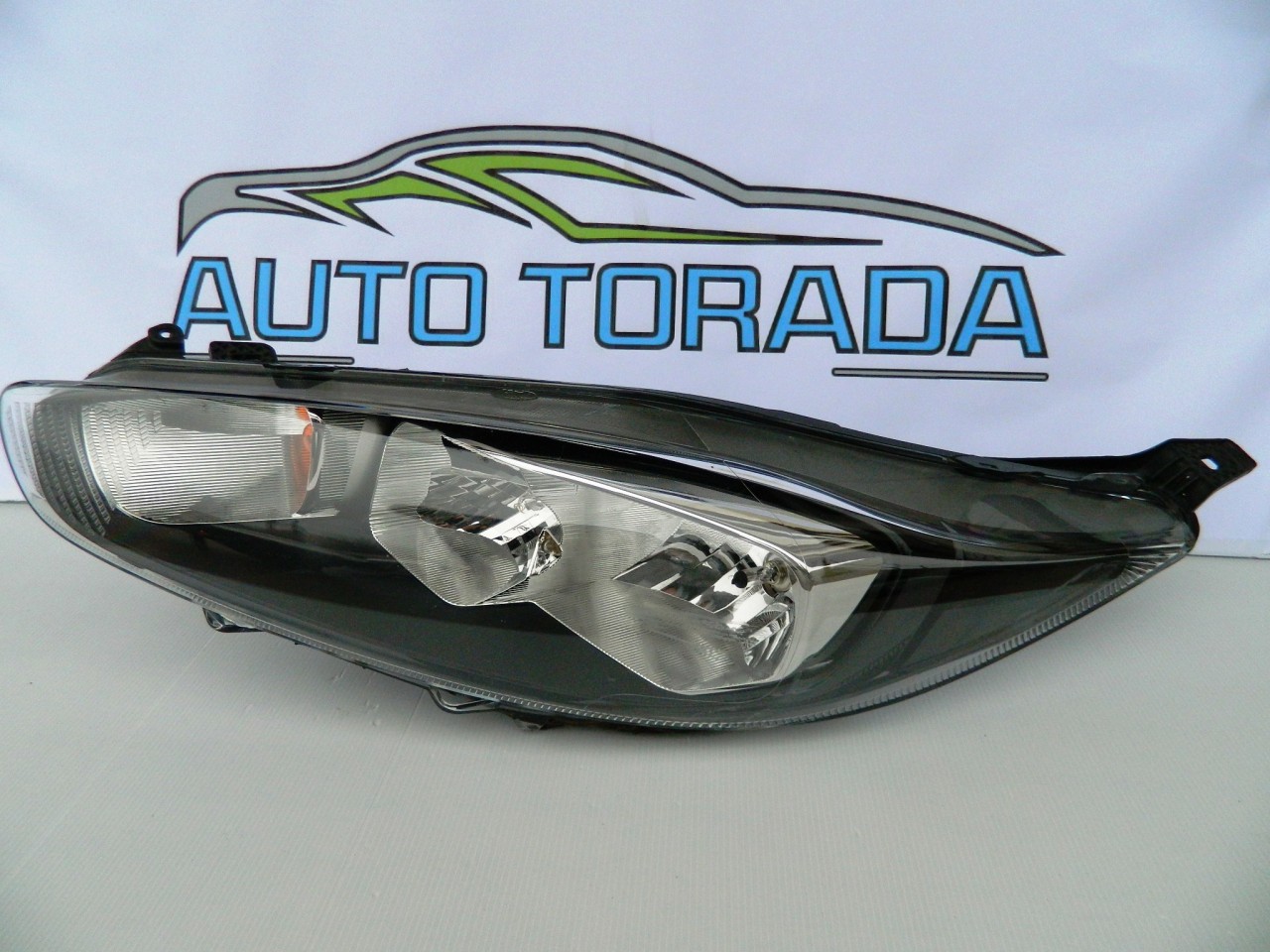 Far stanga Ford Fiesta model 2015 cod C1BB-13W030-AH