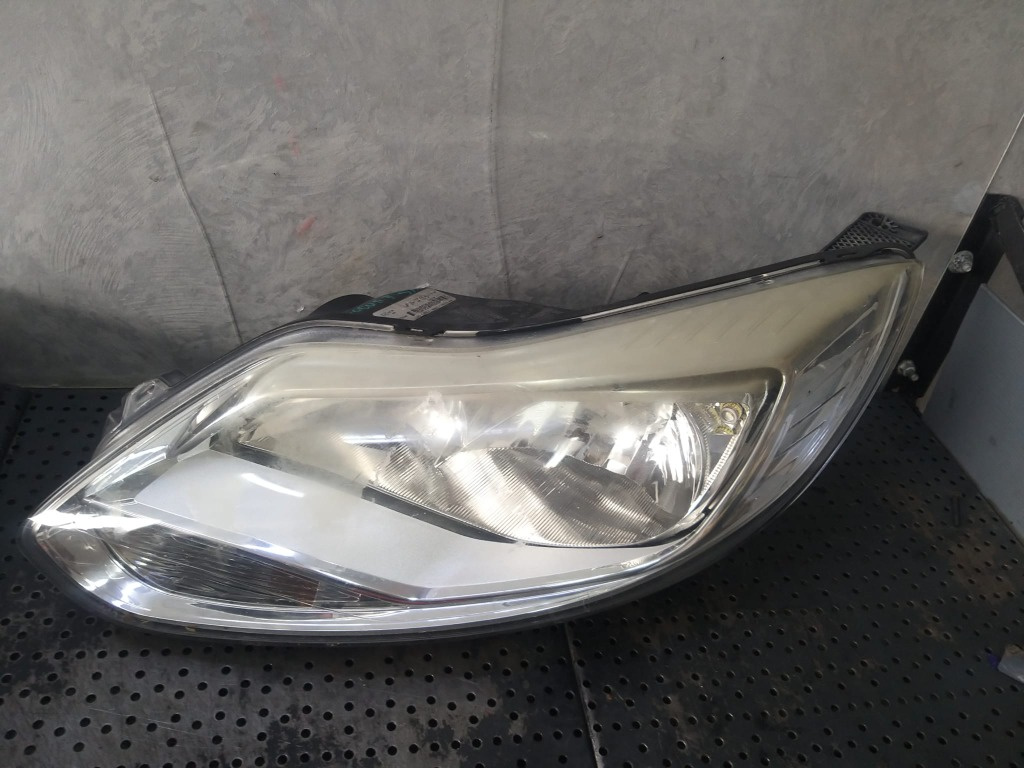Far stanga ford focus 3 bm5113w030ah