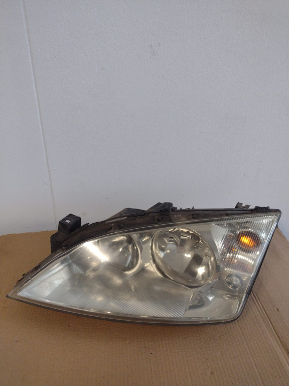Far Stanga Ford Mondeo - COD 0301174201