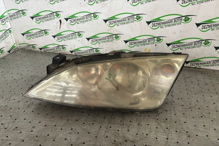 Far stanga Ford Mondeo MK3 [2000 - 2003] Sedan 2.0 TDDi MT (90 hp)