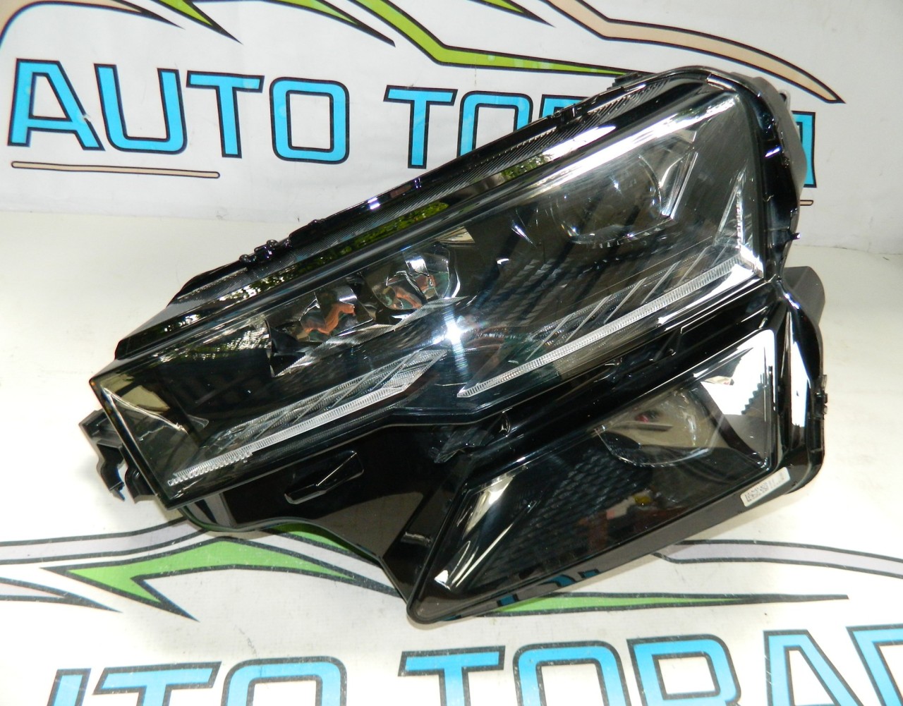 Far stanga Full Led Matrix Skoda Karoq model 2022-2025 cod 57B941035B