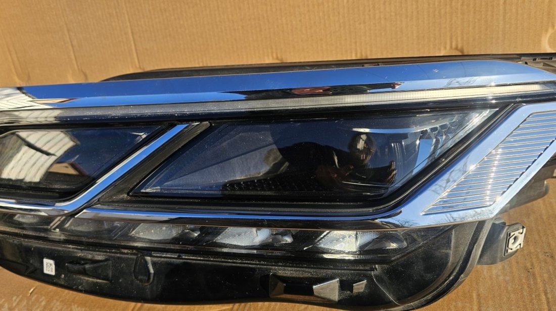 Far stanga FULL LED MATRIX Vw Touareg CR 2018 2019 2020 2021