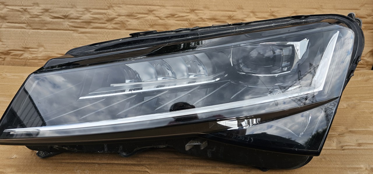Far stanga Full Led Skoda Superb 3 Facelift Crystal Lighting 2019 2020 2021