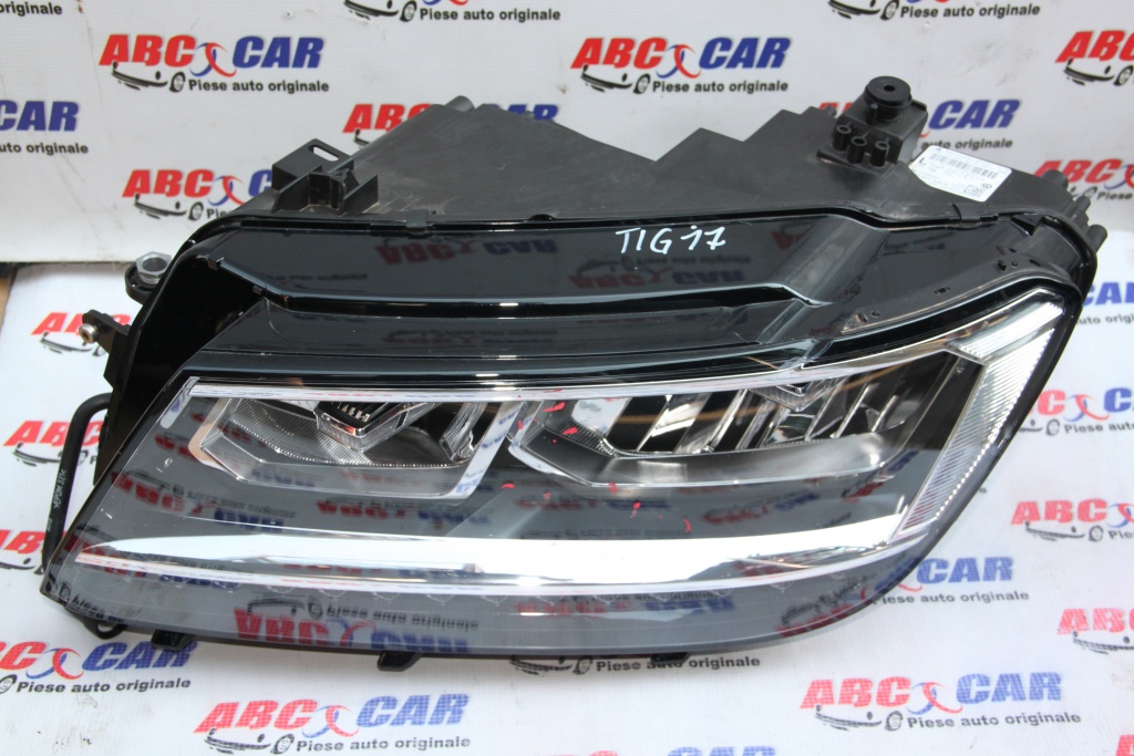 Far stanga Full Led VW Tiguan AD1 cod: 5NB941035B model 2017