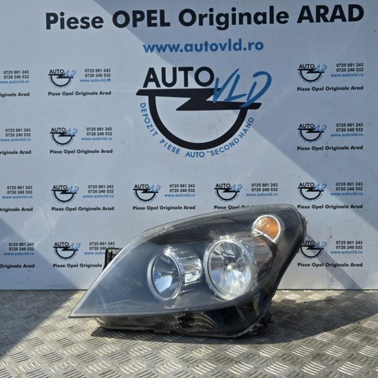Far stanga halogen cu fundal negru Opel Astra H 2004-2007