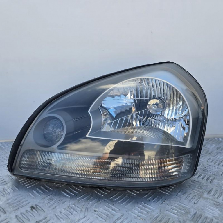 Far stanga halogen Hyundai Tucson 2004-2010