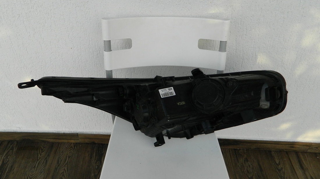 Far stanga Kia ceed model dupa 2012 cod 92101-A2220