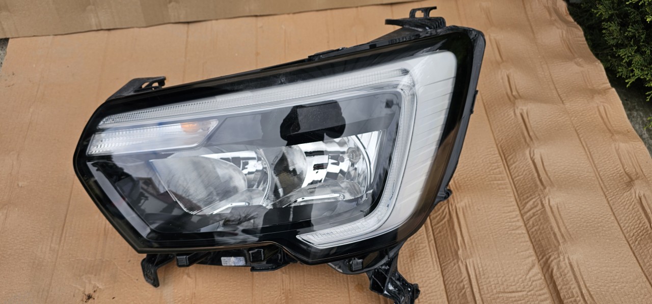 Far stanga led Renault Master 2019 2020 / 2021 / 2022 2023