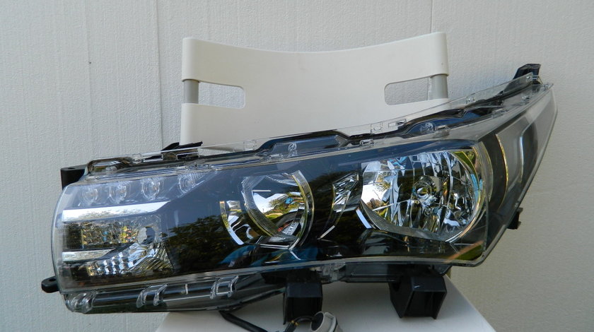 Far stanga led Toyota Corolla dupa 2013 cod 81150-02E71-00