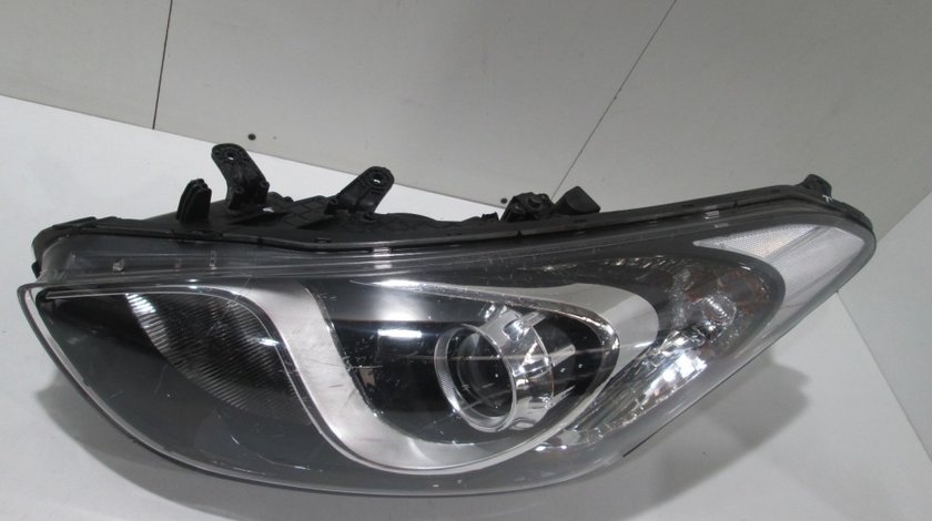 Far stanga LUPA Hyundai I40 an 2011 2012 2013 2014