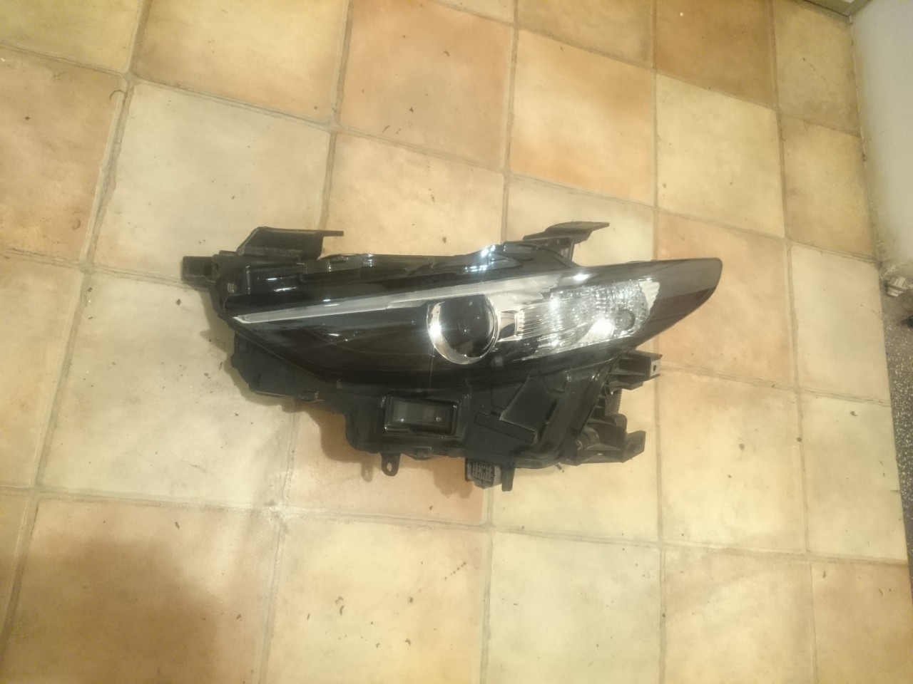 Far stanga Mazda 3 (2019-2021) led cod BCJH-51040