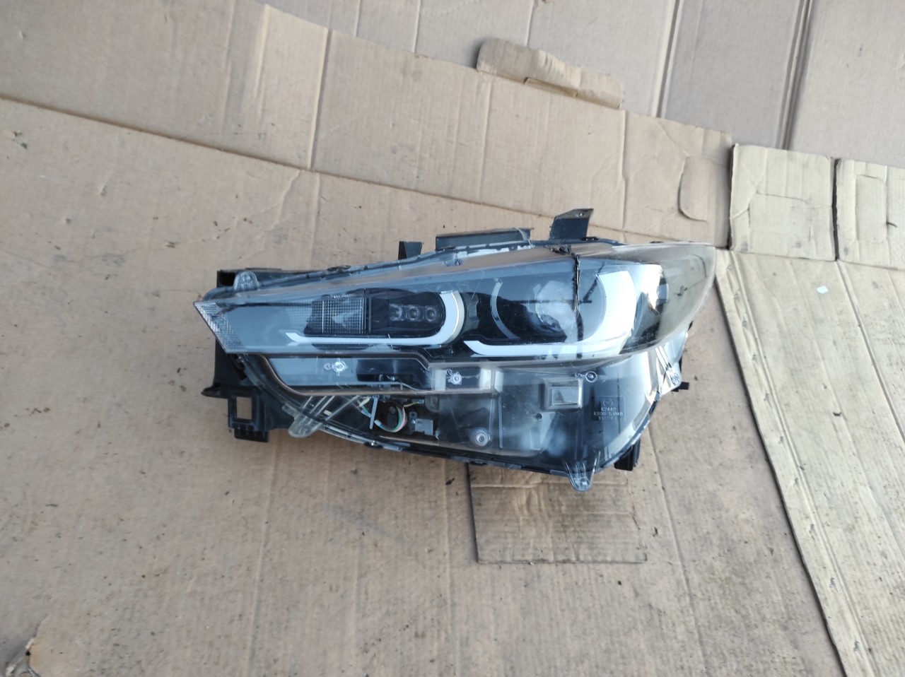 Far stanga Mazda CX-5 ll Facelift (2022-2025) cod KSD451040 DEFECT PENTRU PIESE