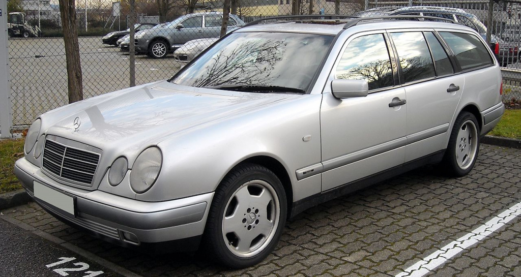 Far stanga Mercedes-Benz E-Class W210/S210 [1995 - 1999] wagon 5-usi 290 TD AT (129 hp) Combi (S210)