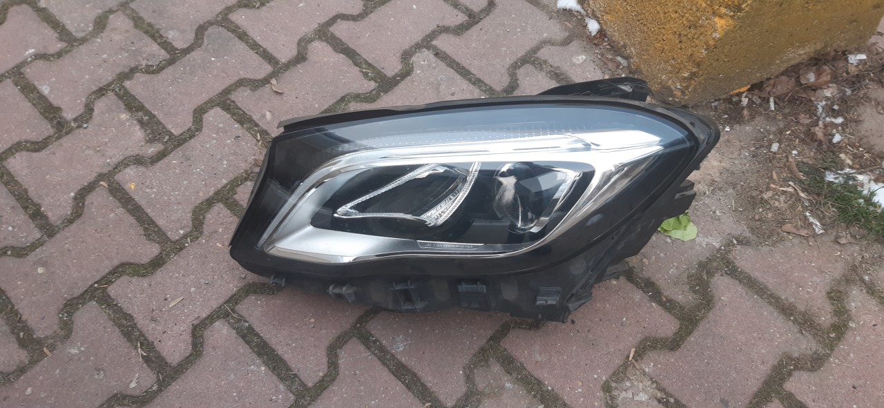 Far stanga Mercedes GLA W156 Cod A1569066900