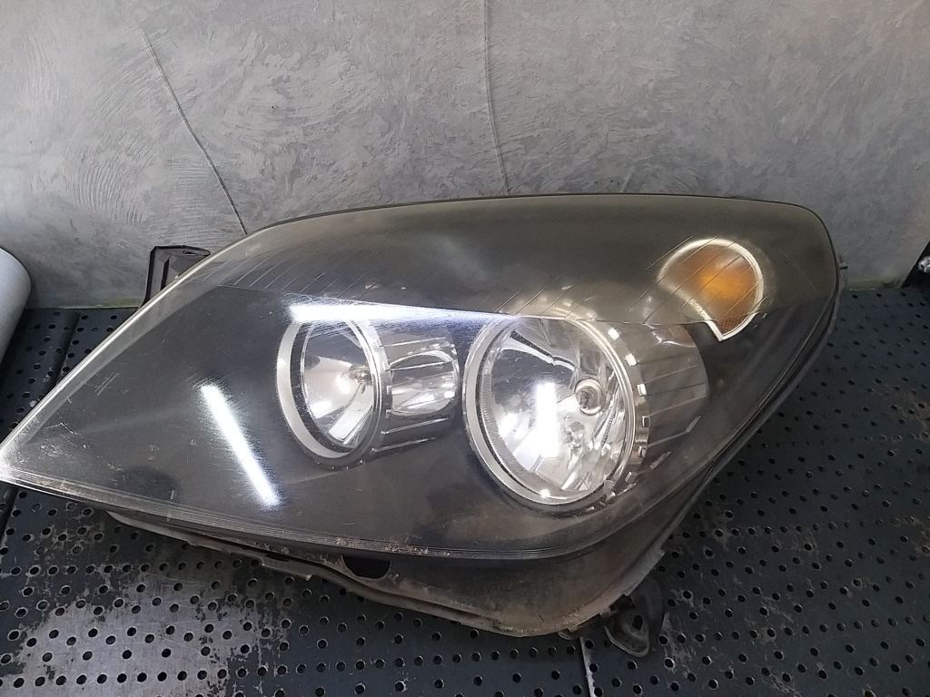 Far stanga opel astra h gtc 1eg27037001 24451032lh