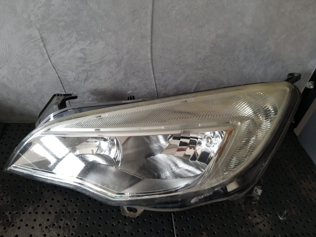Far stanga opel astra j 13253646lh 1eg01001101