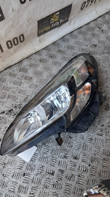 Far stanga Opel Corsa E 1.4 Turbo 74KW/101Cp cod motor B14NEJ an 2017 cod 39108226 / 1EF011830-05