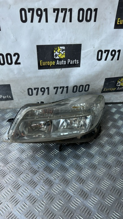 Far stanga Opel Insignia 2.0CDTI an fab. 2010 cod piesa 13226782.