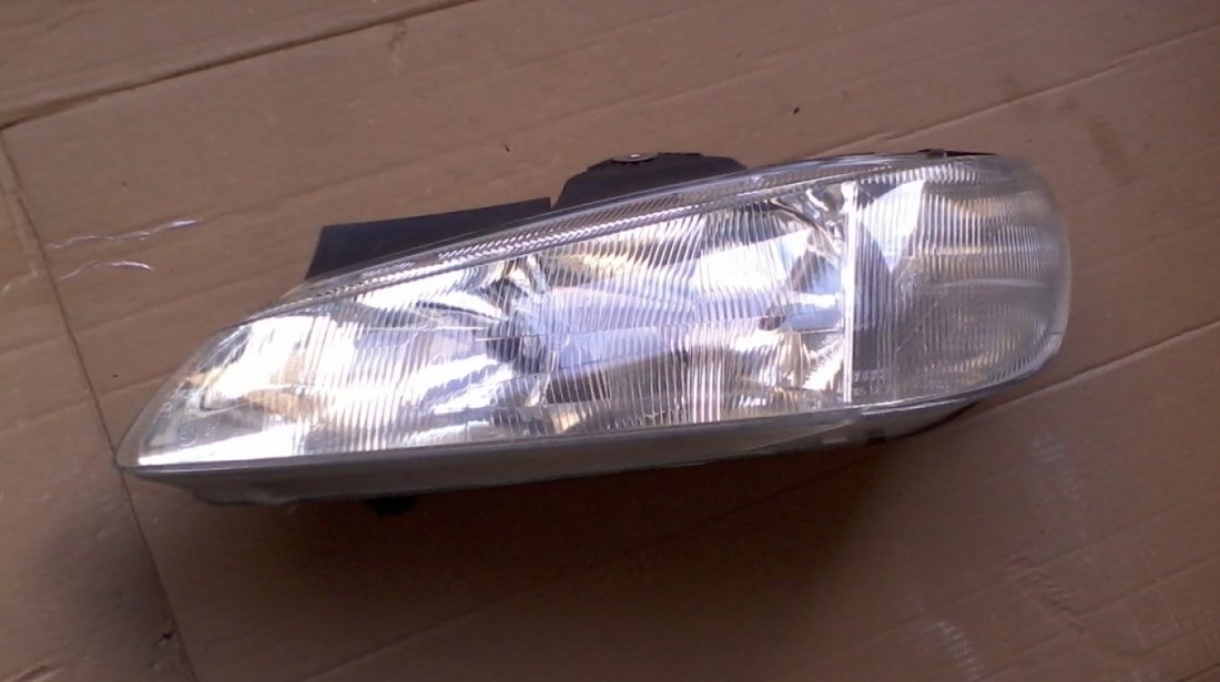 Far stanga Peugeot 406 (1995-2000) cod 0301037421