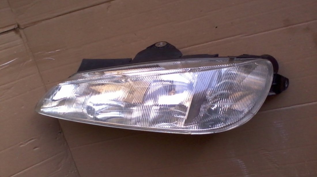 Far stanga Peugeot 406 (1995-2000) cod 0301037421