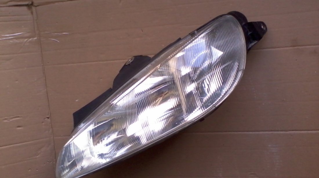 Far stanga Peugeot 406 (1995-2000) cod 0301037421